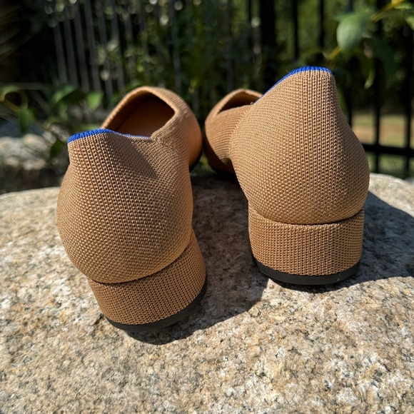 NWOT! Rothy's The High Point Wren Cap Toe Tan/Black Pumps Sz 8.5 In Love Insole - Picture 5 of 8